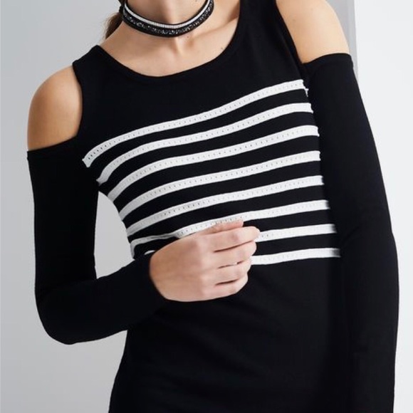 Off shoulder Melanie Lyne - Picture 3 of 3